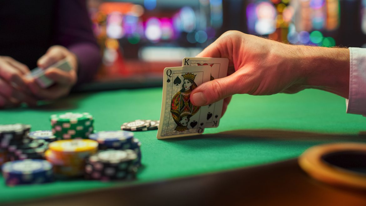 How does live dealer baccarat differ from RNG versions?